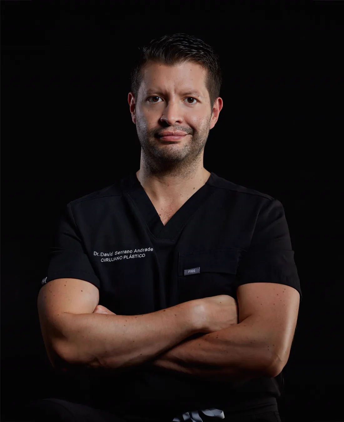 Retrato del Dr. David Serrano Andrade, cirujano plástico en Cuenca
